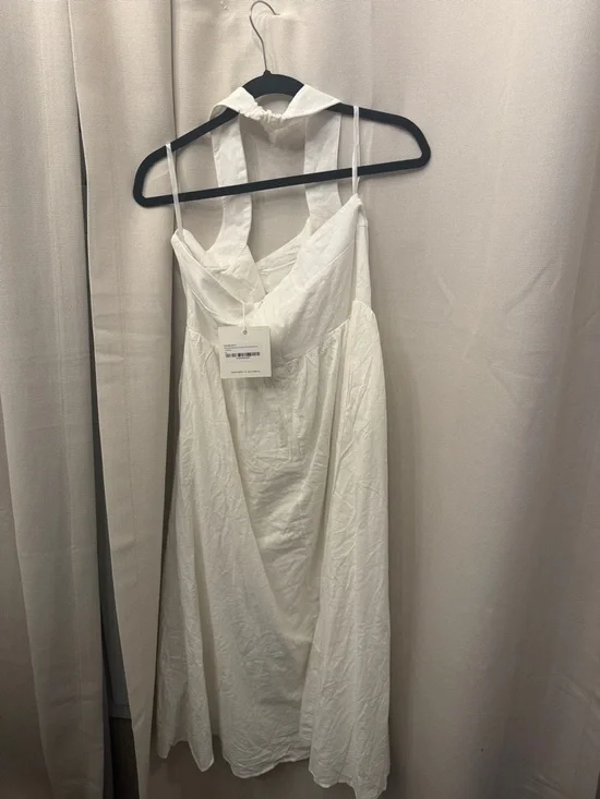 Showpo DANIELLA MAXI DRESS
Halter Neck A Line Dress In White NWT size 10 - Picture 5 of 7